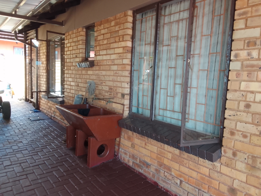 To Let 3 Bedroom Property for Rent in Geelhoutpark North West